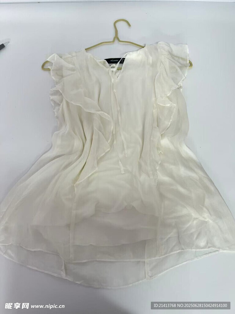 白色無袖紗質連衣裙展示