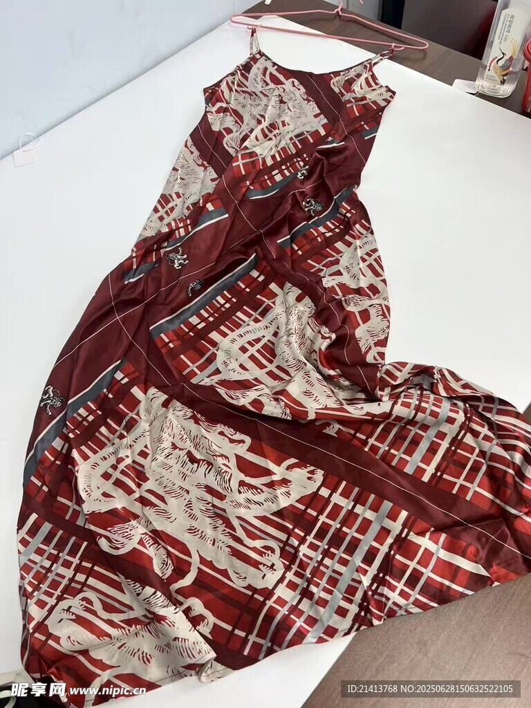 復(fù)古格子花紋布料展示