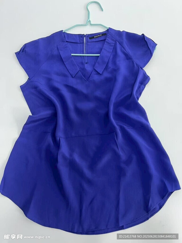 藍(lán)色無(wú)袖上衣掛拍展示