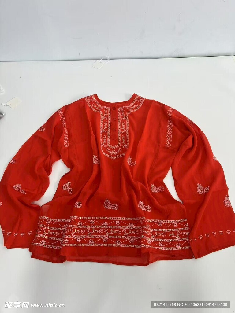 紅色刺繡長袖上衣