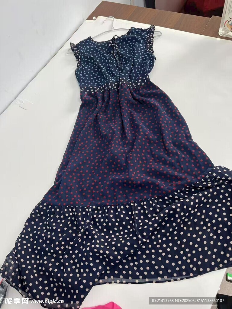 波點拼接連衣裙展示