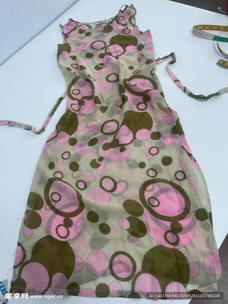 粉色花朵圖案女士連衣裙