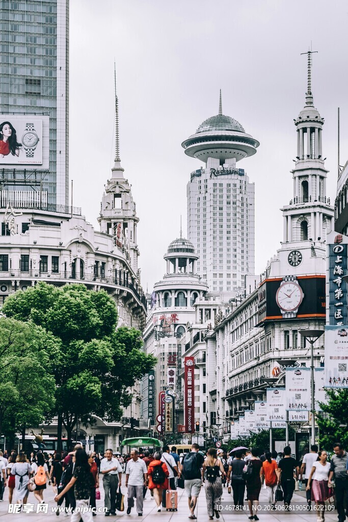 上海外灘繁華街景
