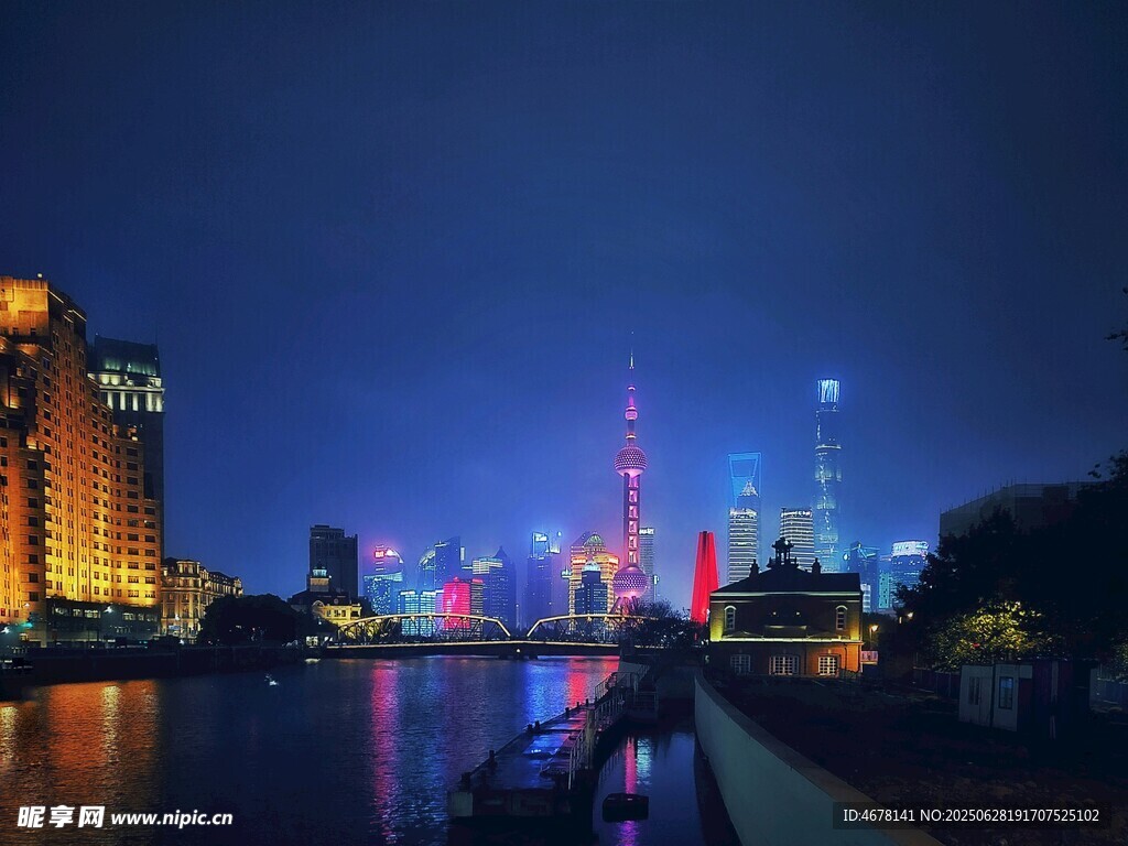 上海外灘璀璨夜景