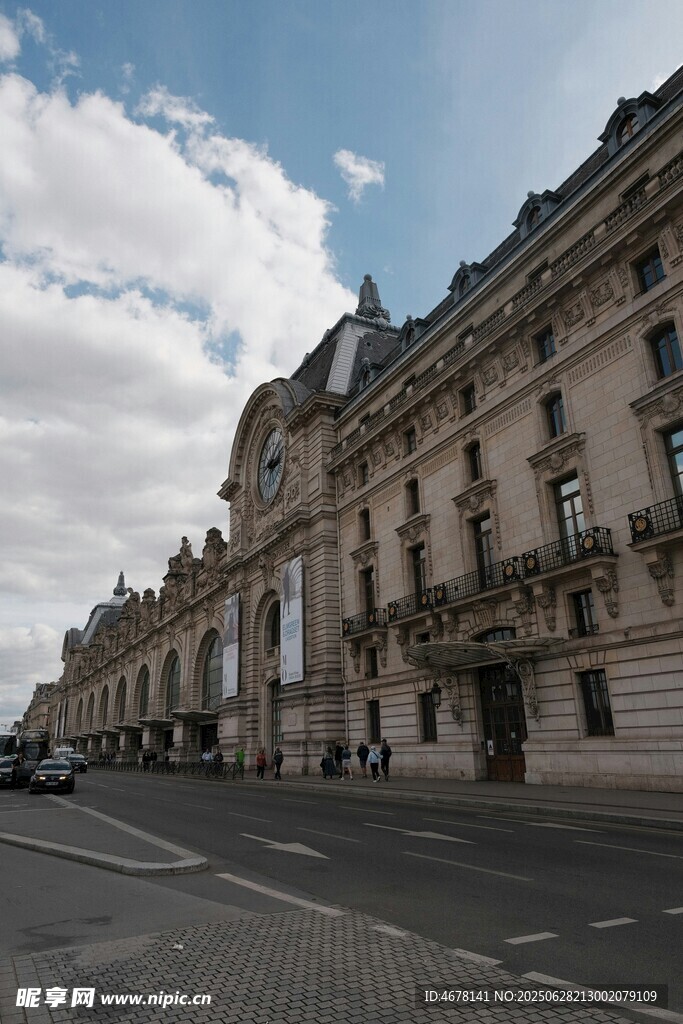 歐式街道旁的古典建筑