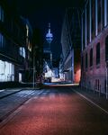 夜晚靜謐的城市街道