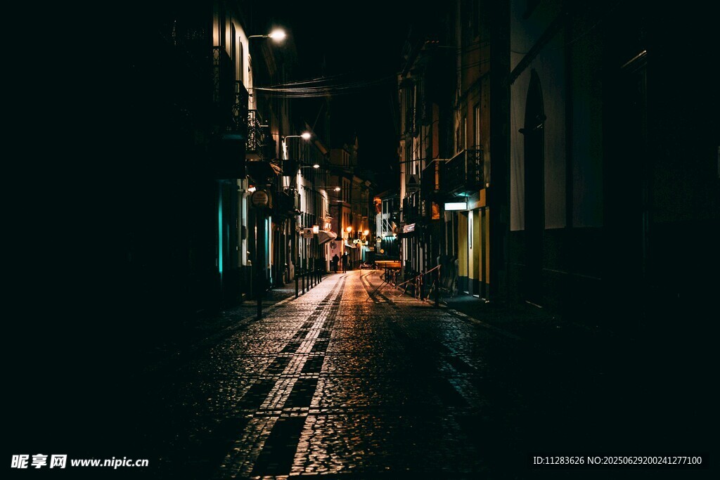 夜晚靜謐小巷