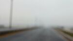 霧中公路景象