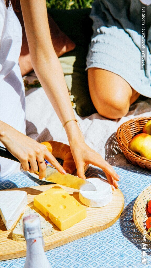 戶外野餐中的愜意美食時刻
