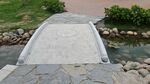 石板橋橫跨潺潺流水