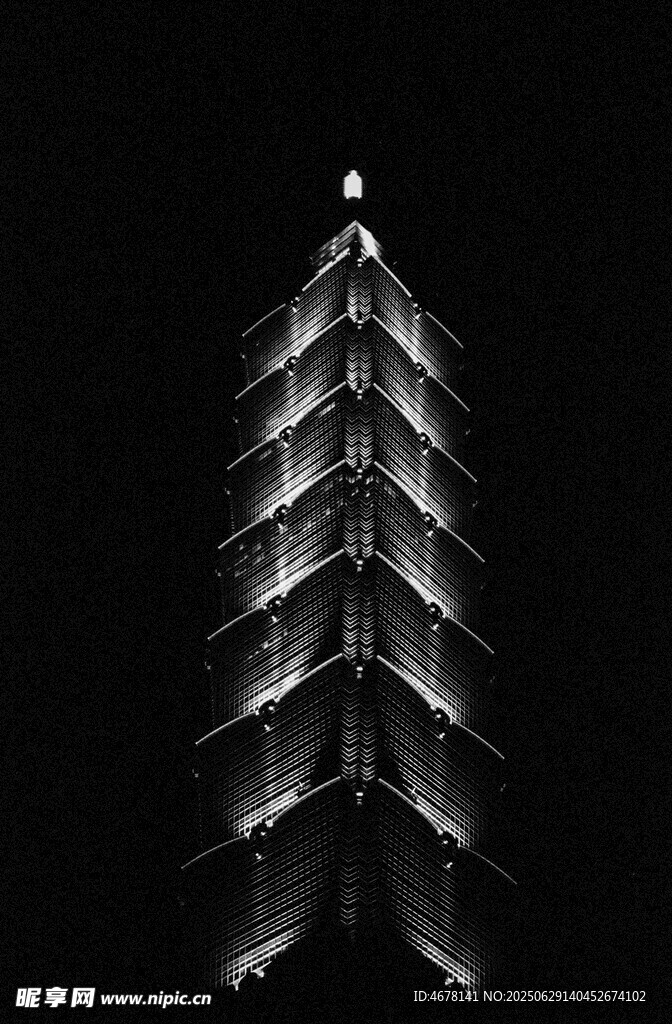 夜幕下的璀璨塔樓