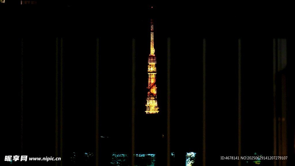 夜幕下的璀璨高塔