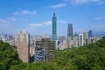 城市森林景觀高樓與綠樹
