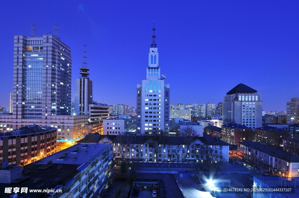 城市璀璨夜景俯瞰圖