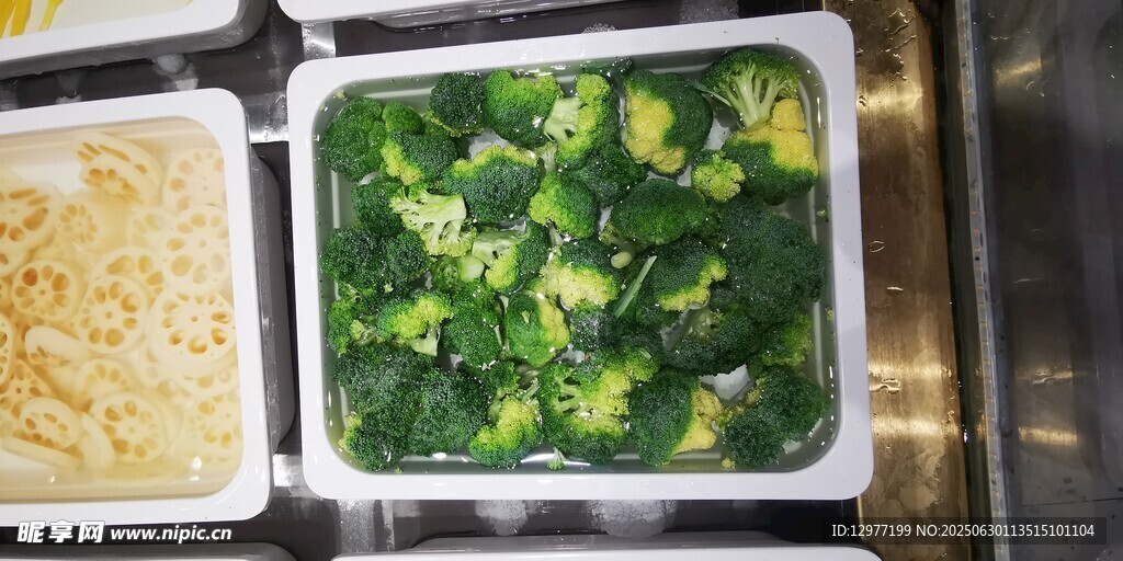 新鮮蔬菜與面食展示