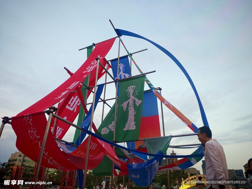 多彩戶外游樂(lè)設(shè)施