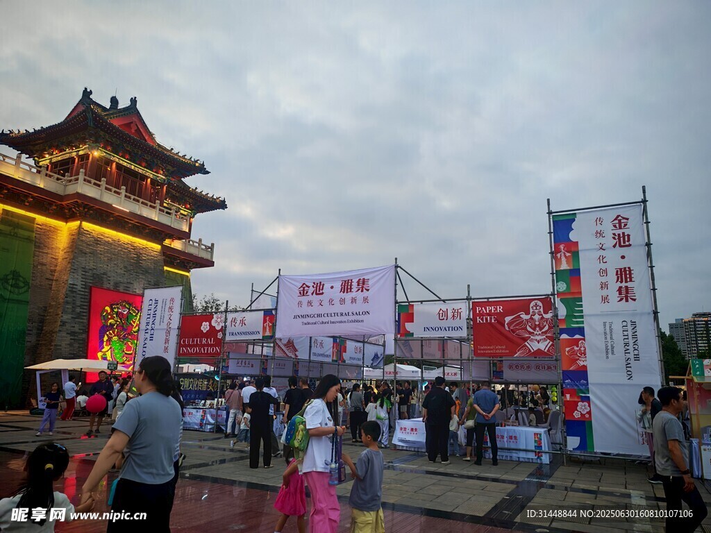 熱鬧集市場景