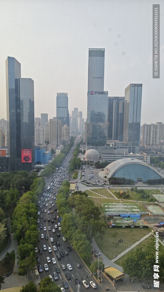 城市繁華街景與高樓大廈