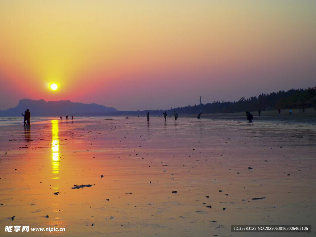 中國第一灘夕陽下的美麗海灘景象