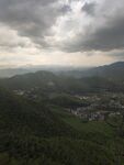 山間村落云霧繚繞美景