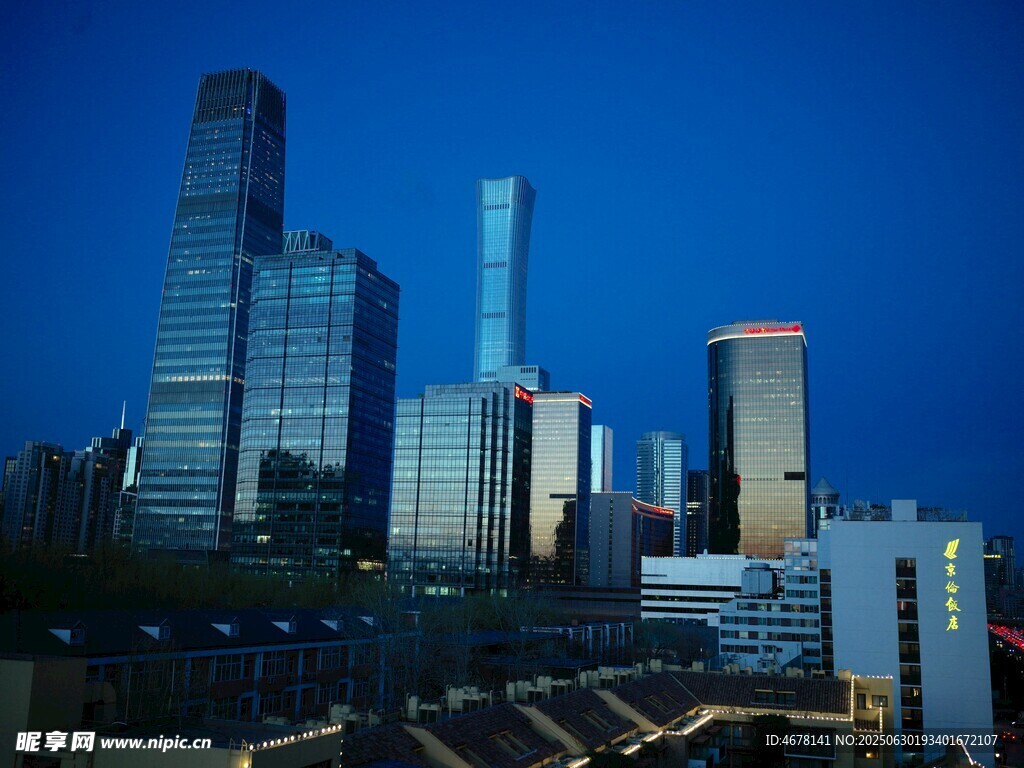 都市夜景高樓林立