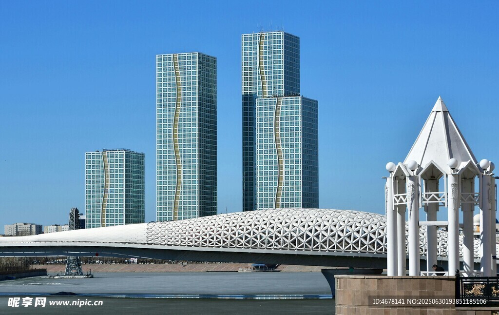 現(xiàn)代都市河畔建筑景觀