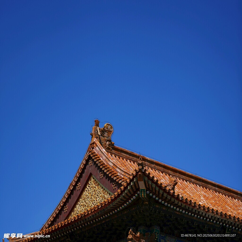 故宮飛檐藍天映襯古韻