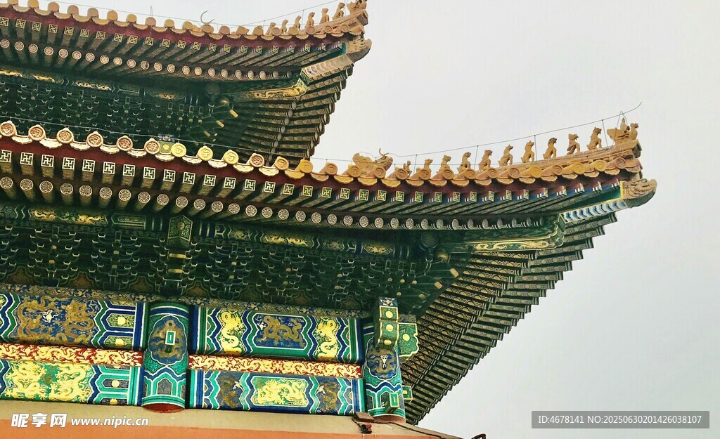 中式古建筑屋檐一角