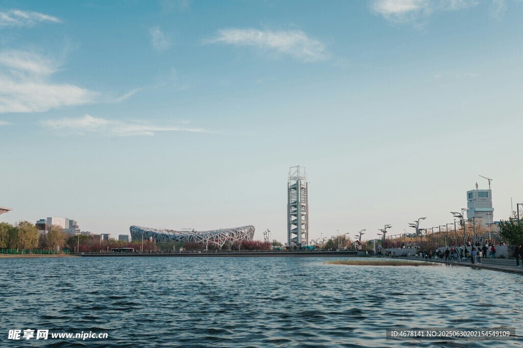 河畔城市風光