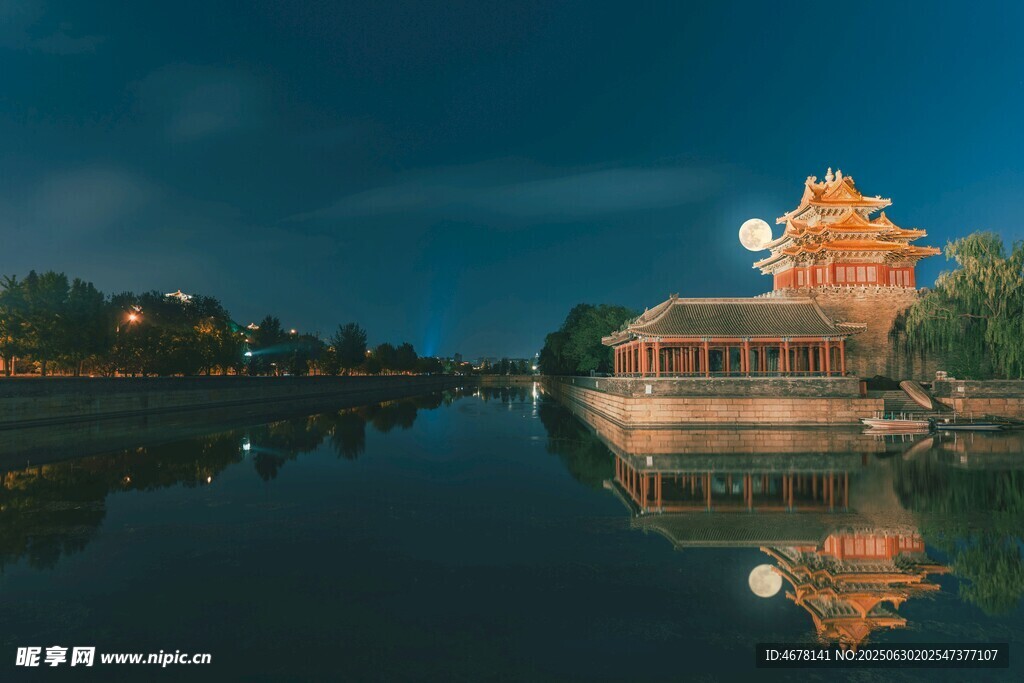 湖畔古建夜景靜謐之美