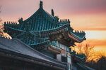 夕陽下的中式古建筑一角
