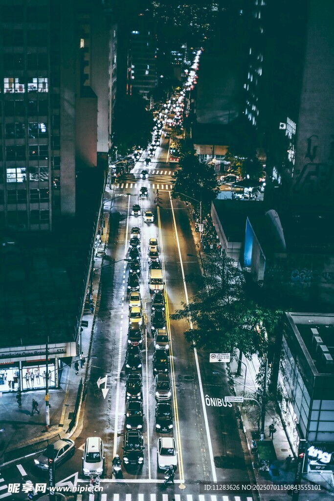 城市夜景車流俯瞰圖