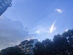 城市上空的藍(lán)天與建筑