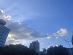 城市上空的藍(lán)天白云