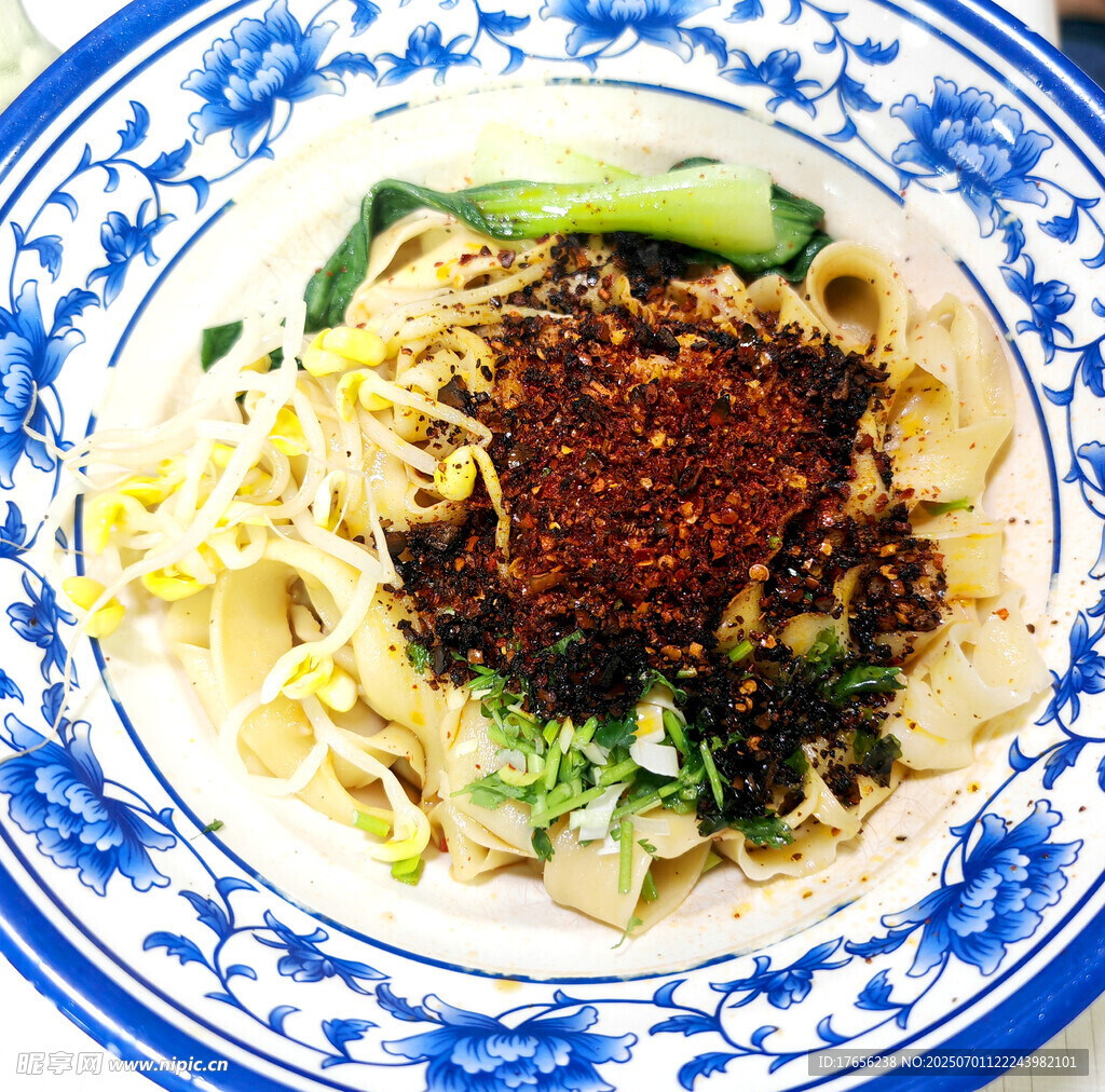 傳統(tǒng)風(fēng)味油潑面