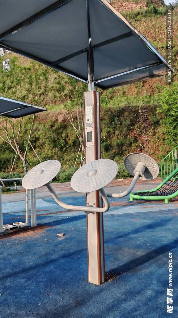 戶外太陽能健身器材