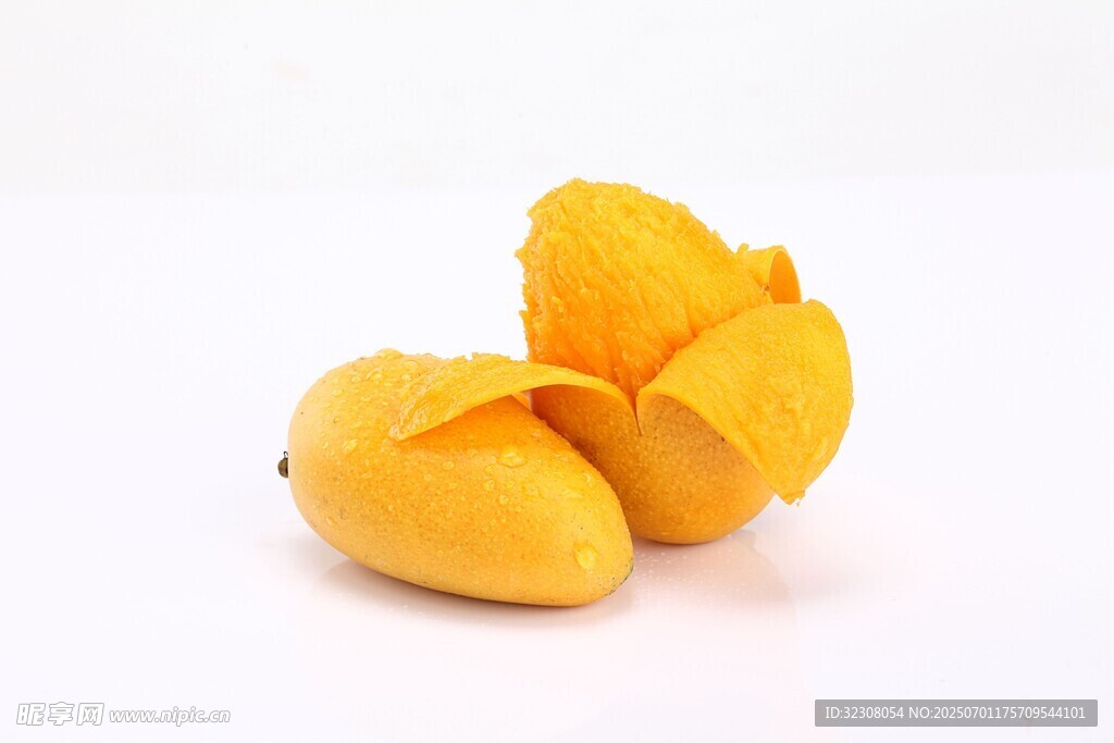 剝開的新鮮芒果