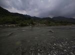 陰云下的河谷地貌