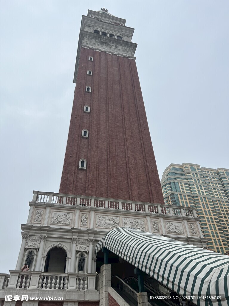 威尼斯風(fēng)格鐘樓建筑景觀