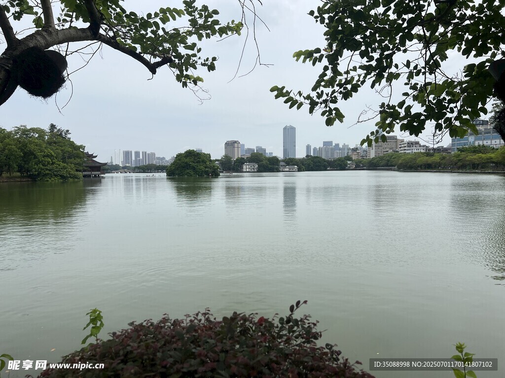 湖畔風(fēng)光 靜謐自然景致