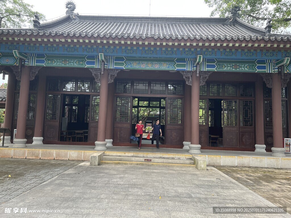 中式古建筑門前景象