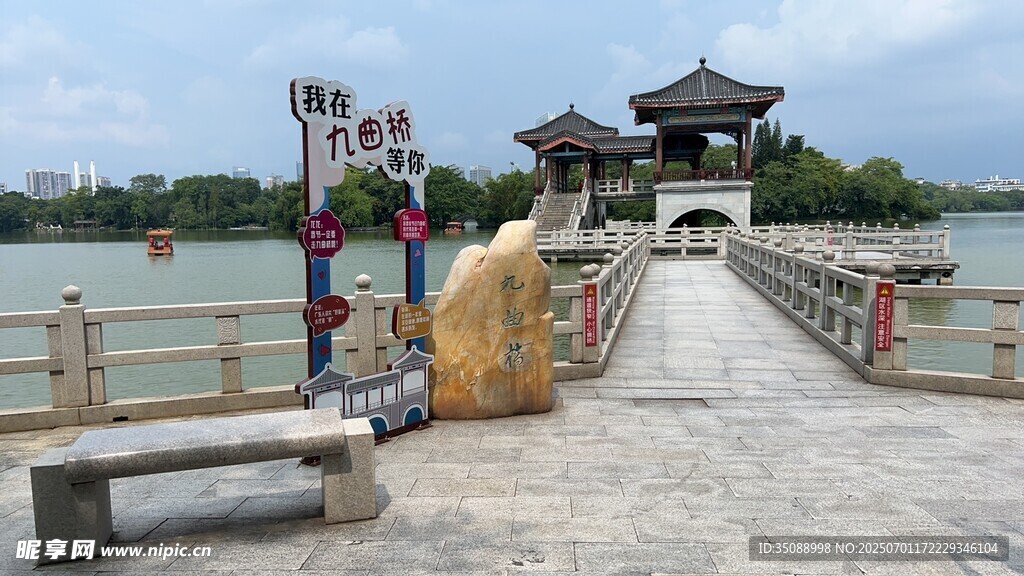 湖畔古橋景致