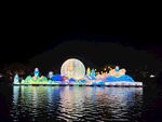 水上璀璨彩燈夜景