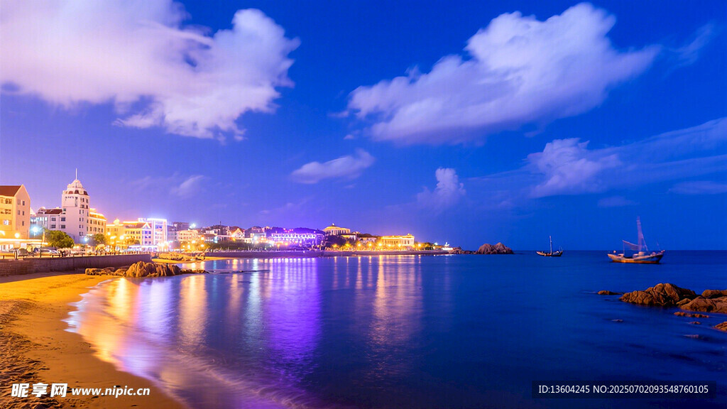 海濱城市美麗夜景風光