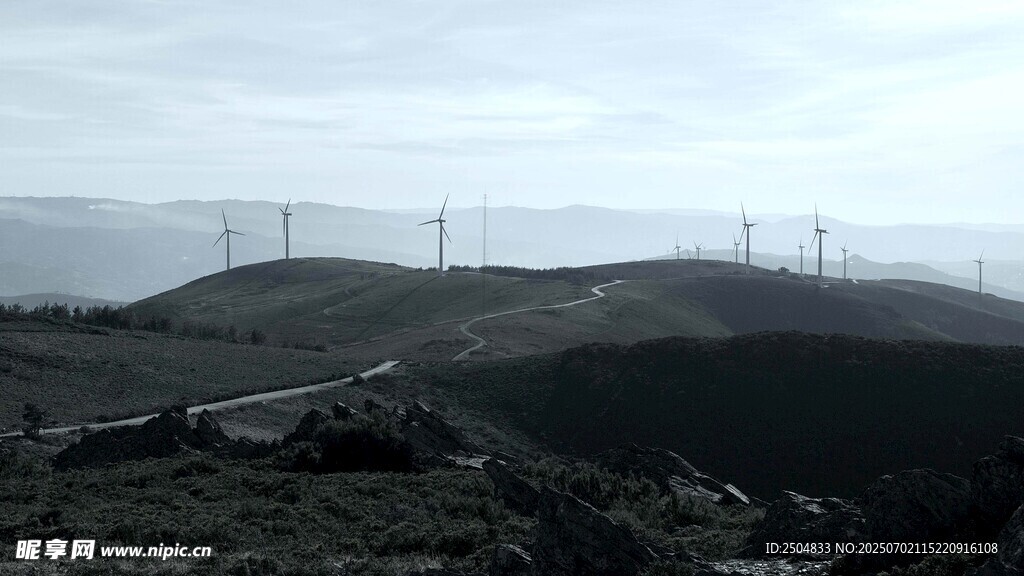 山間風電場景