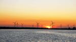 夕陽下的風力發電場