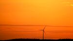 夕陽下的風力發電機