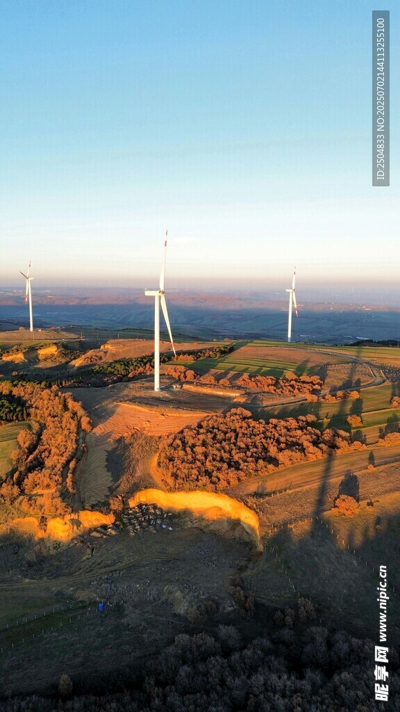 夕陽下的風力發電場