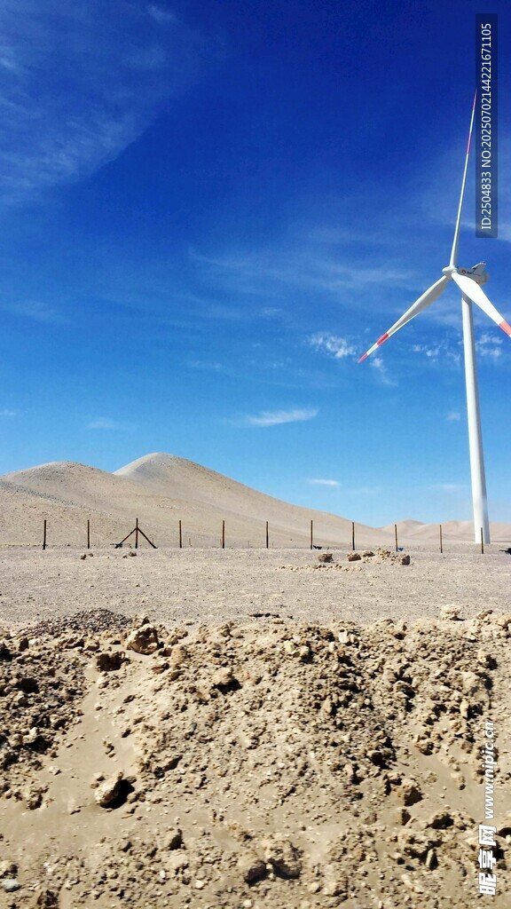 荒漠中的風力發電機組