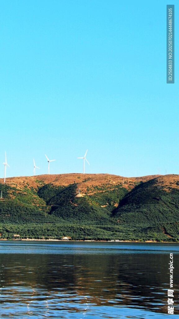 湖畔青山美景